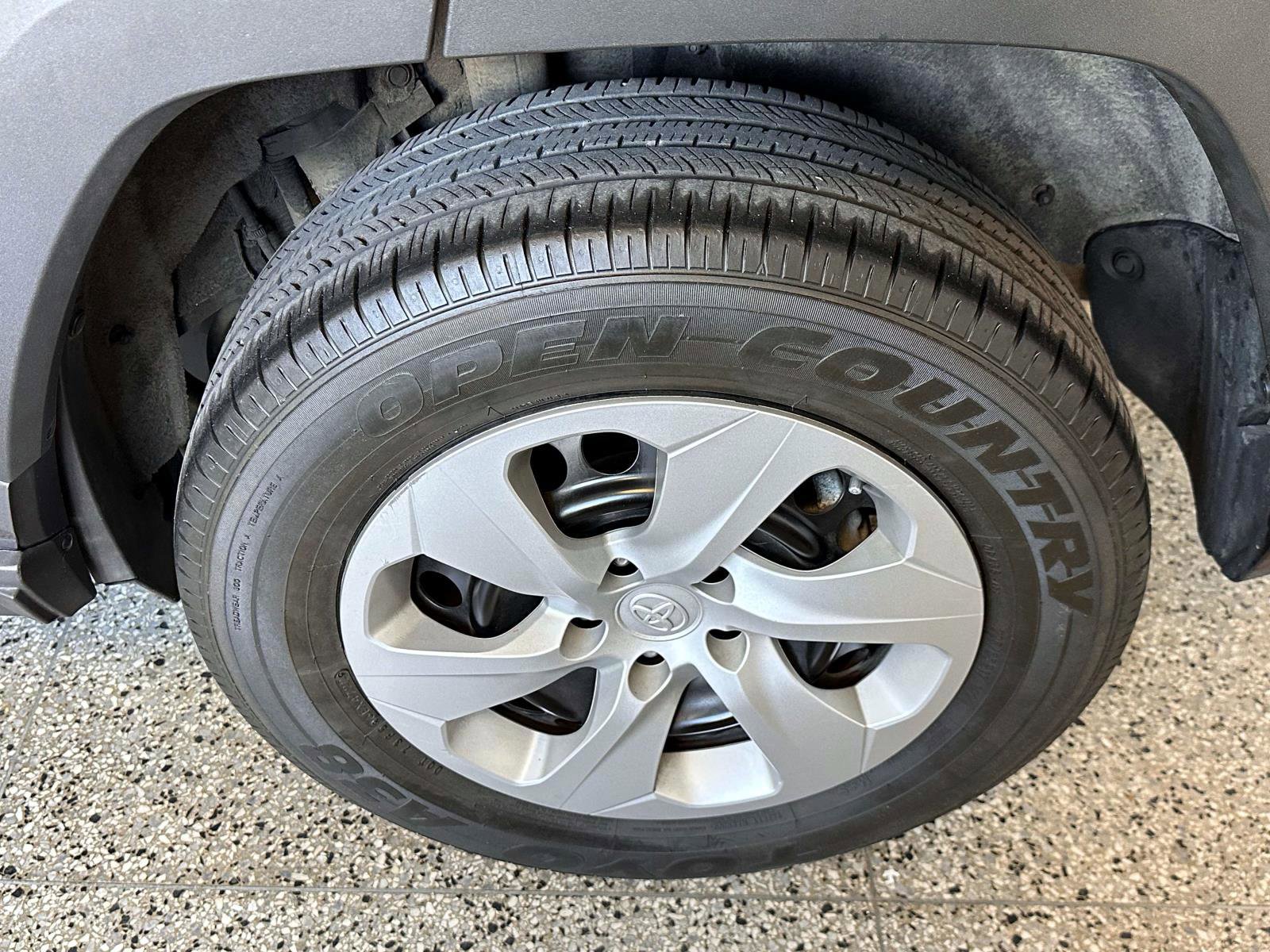 Used 2023 Toyota RAV4 LE AWD/4WD image 7