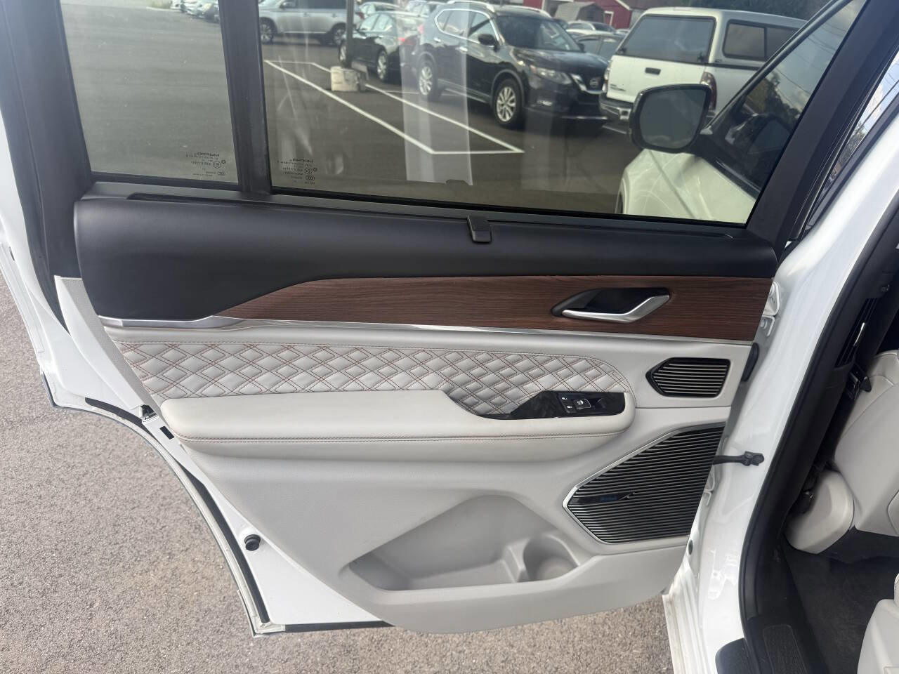 Used 2021 Jeep Grand Cherokee L Summit w/ Advanced Protech Group IV image 23