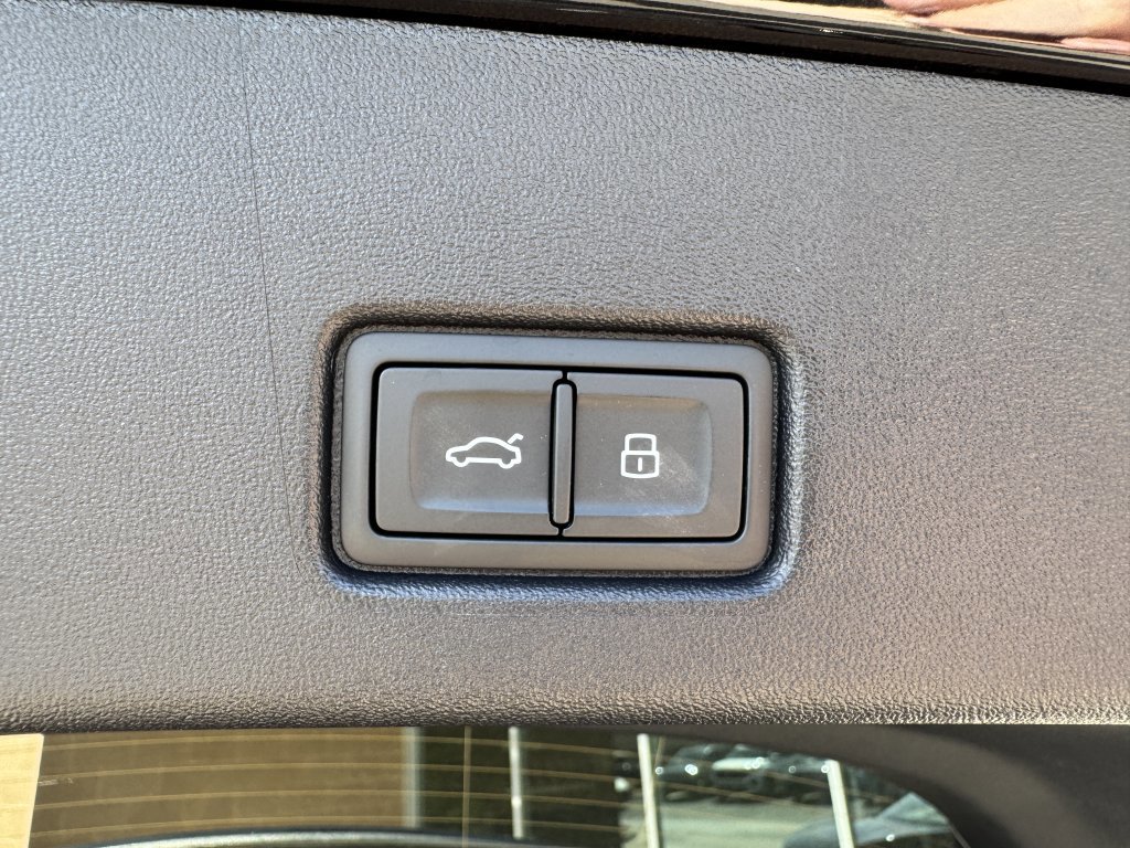 Used 2024 Audi Q4 e-tron Premium Plus w/ Premium Plus image 42