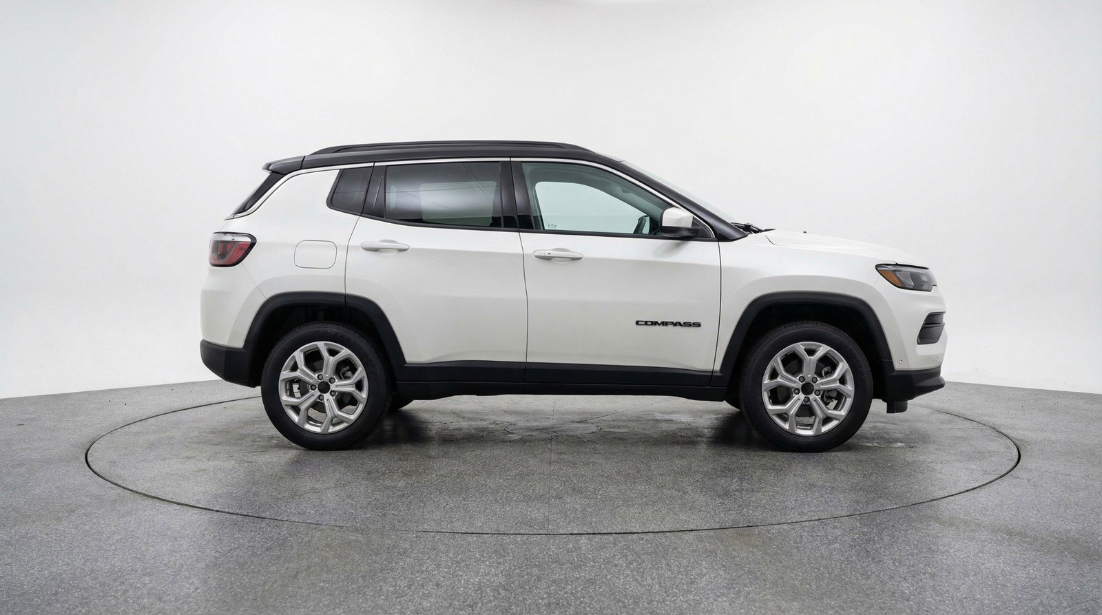 Used 2025 Jeep Compass Latitude image 11