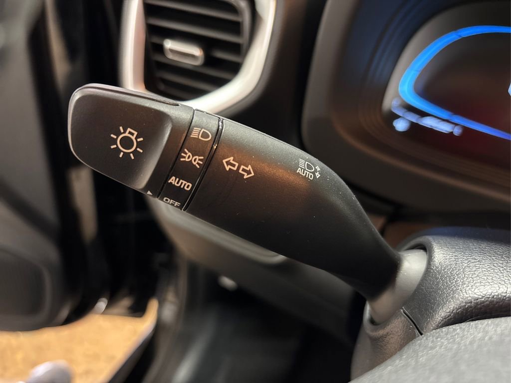 Certified 2026 Hyundai Venue SEL FWD image 25