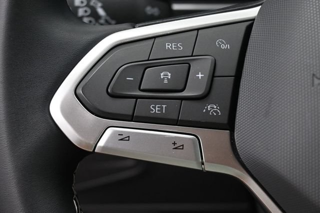 Used 2023 Volkswagen Tiguan SE FWD image 17