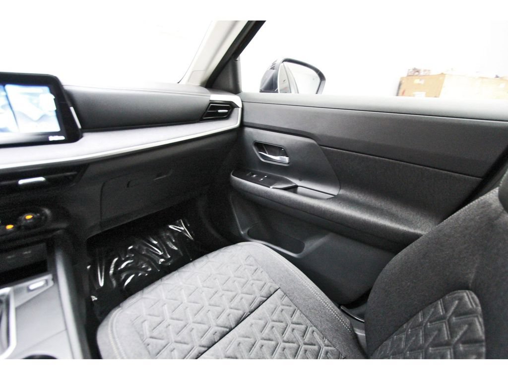 Used 2026 Nissan Kicks SV FWD image 8