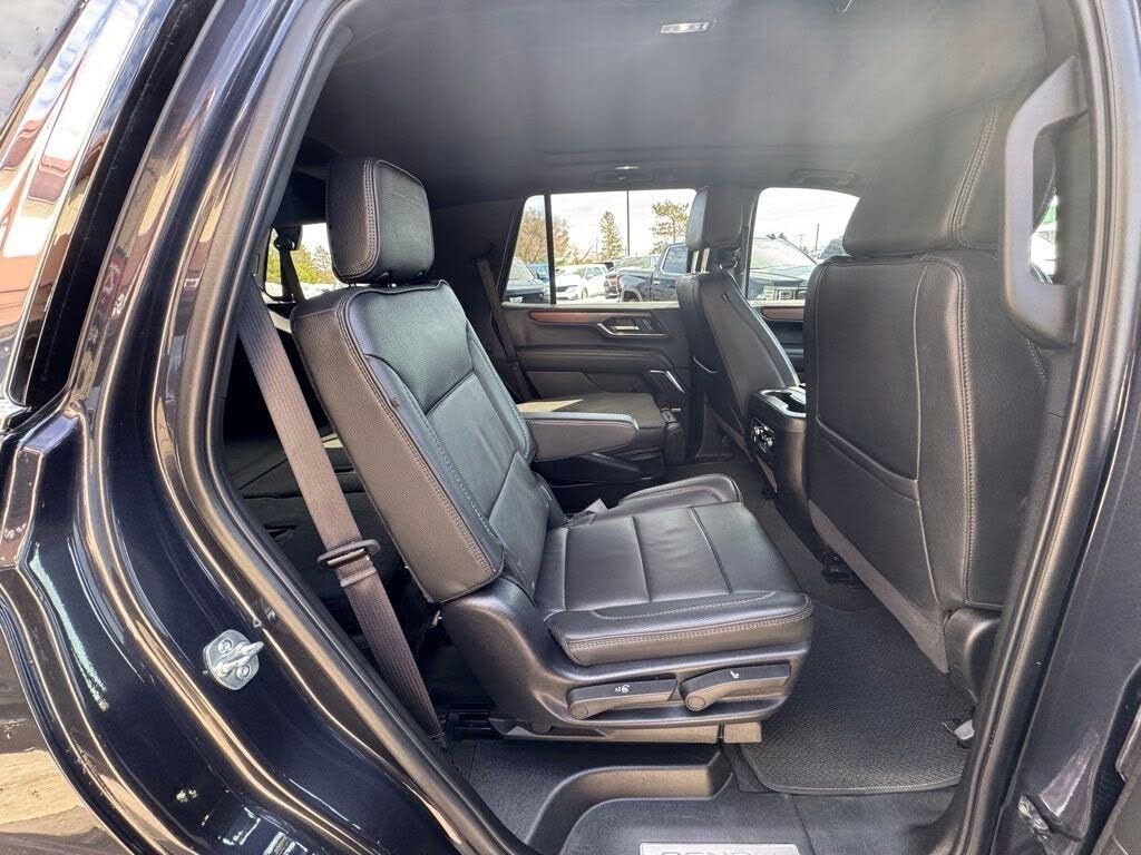 Used 2025 GMC Yukon Denali w/ Sun & Power Step Package image 44