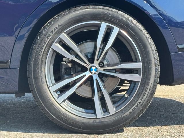 Certified 2022 BMW X7 xDrive40i w/ M Sport Package AWD/4WD image 4