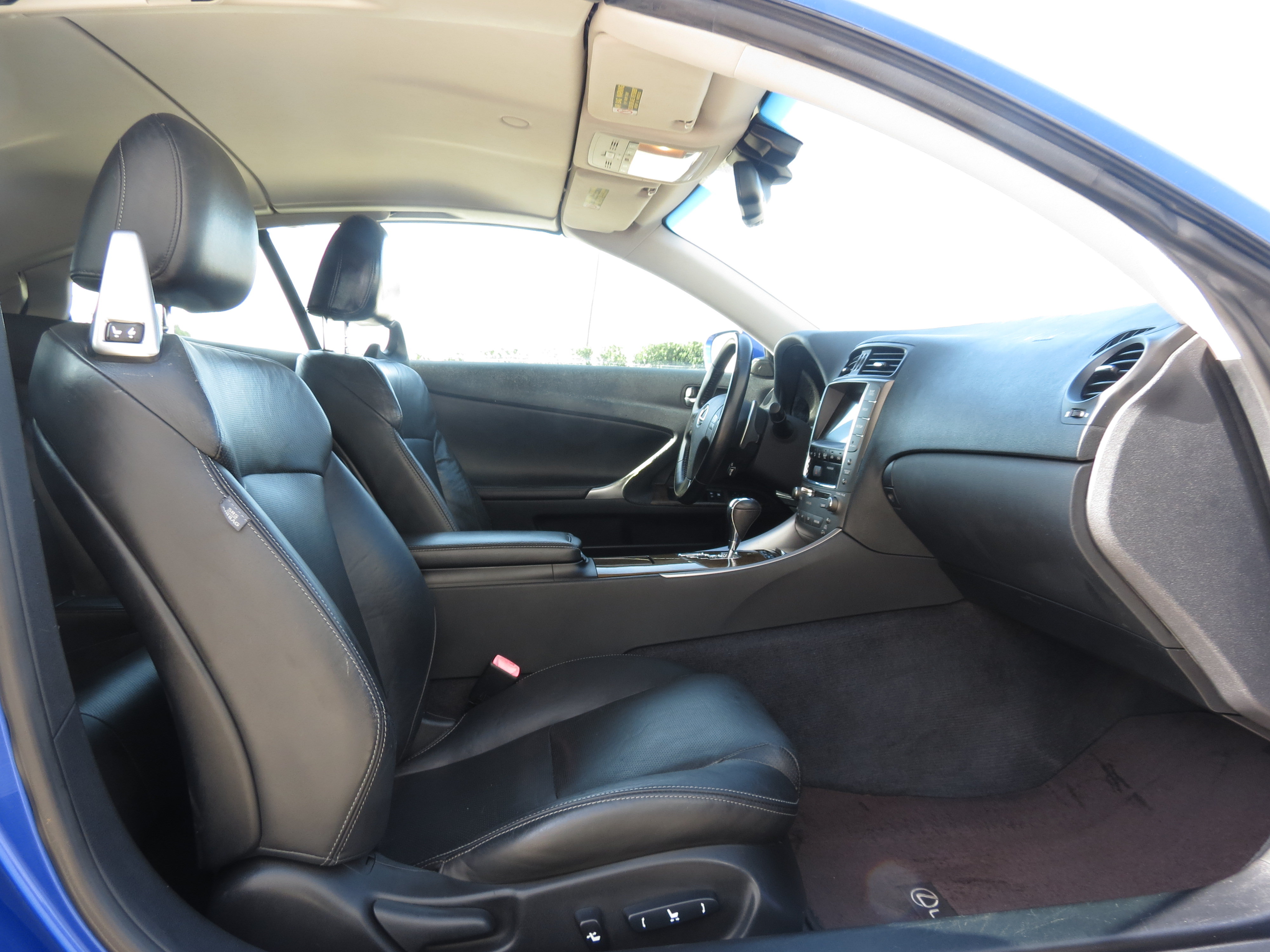 Used 2010 Lexus IS 250C RWD image 26