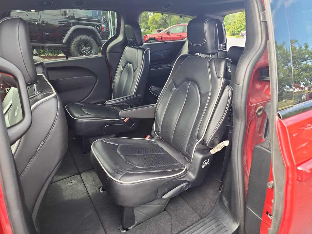 Used 2025 Chrysler Pacifica Limited FWD image 28