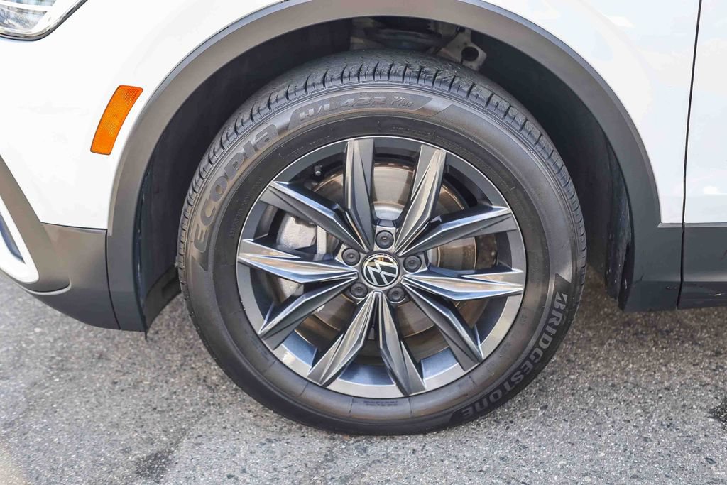 Used 2022 Volkswagen Tiguan SE FWD image 9