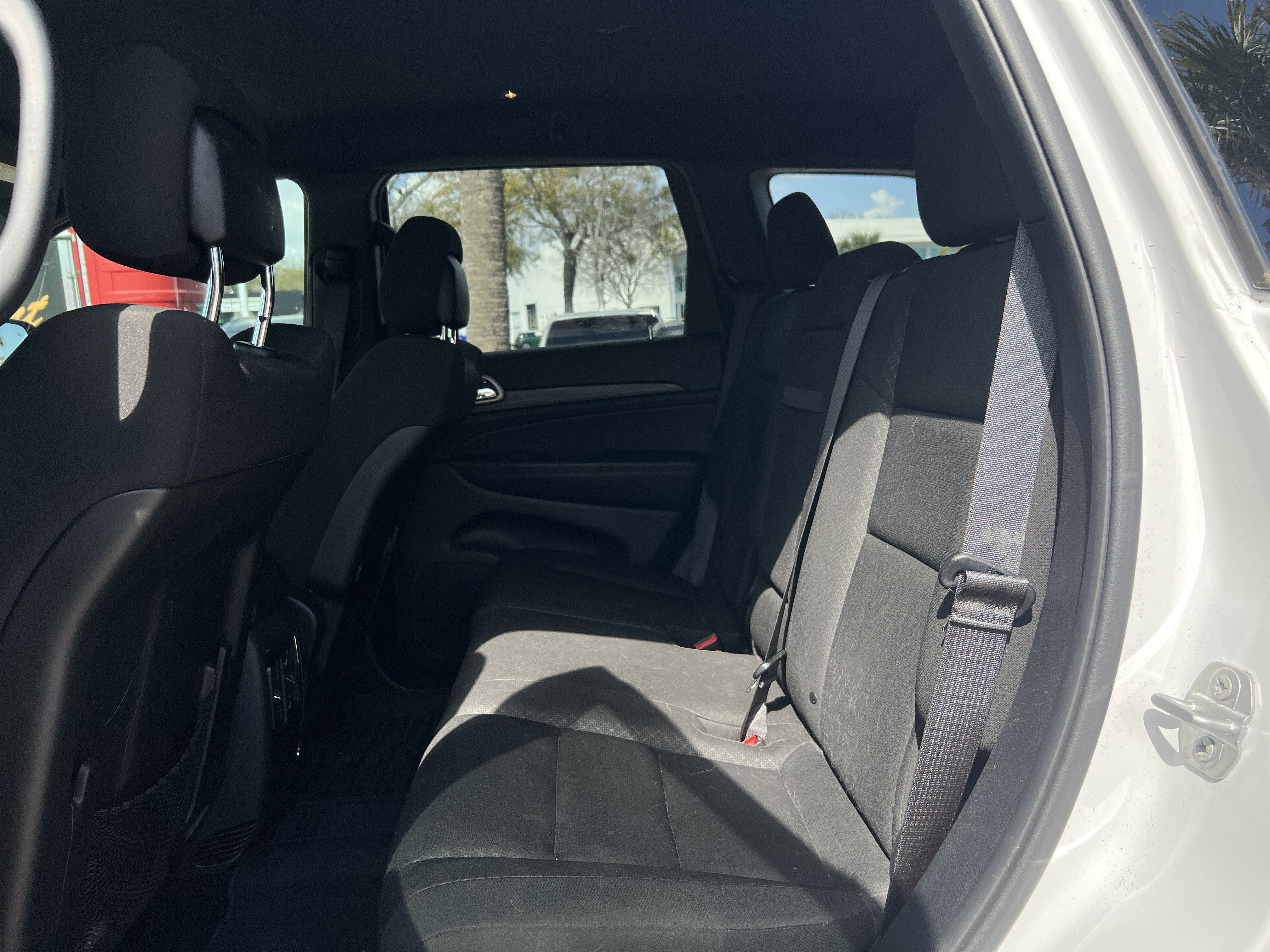 Used 2020 Jeep Grand Cherokee Laredo image 29