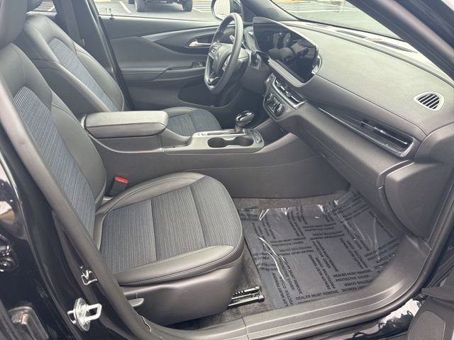 Used 2025 Buick Envista Preferred image 16