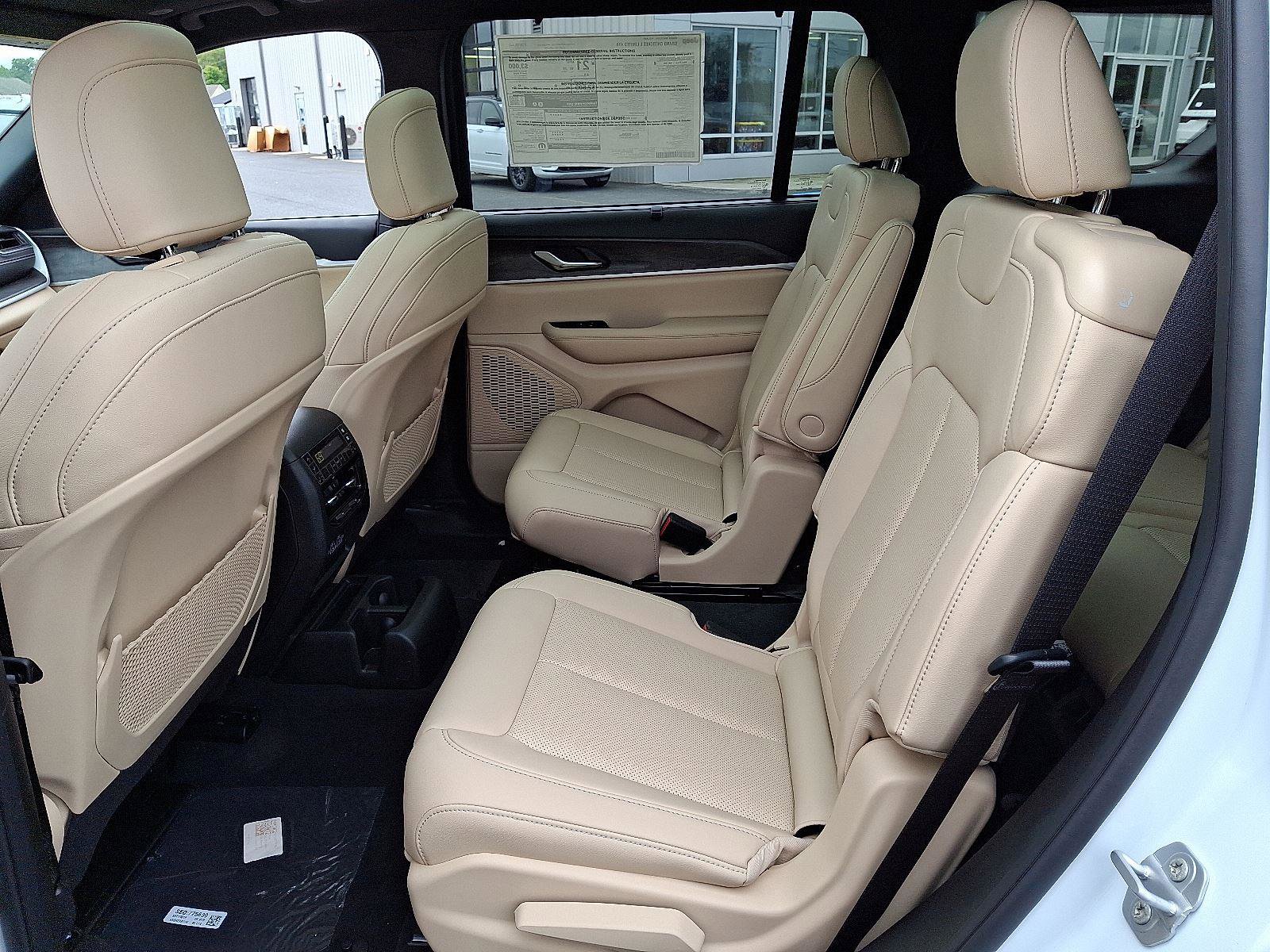 New 2025 Jeep Grand Cherokee L Limited w/ Luxury Tech Group II image 7