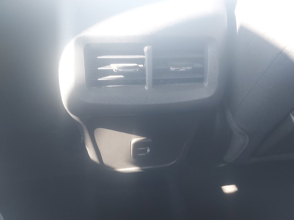 Used 2023 GMC Terrain SLE w/ Elevation Edition AWD/4WD image 11