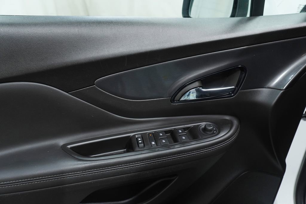 Used 2022 Buick Encore Preferred AWD/4WD image 19