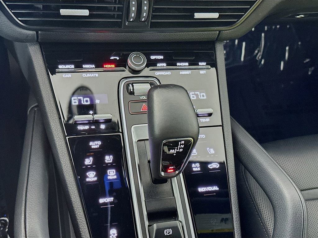 Certified 2023 Porsche Cayenne Platinum Edition image 17
