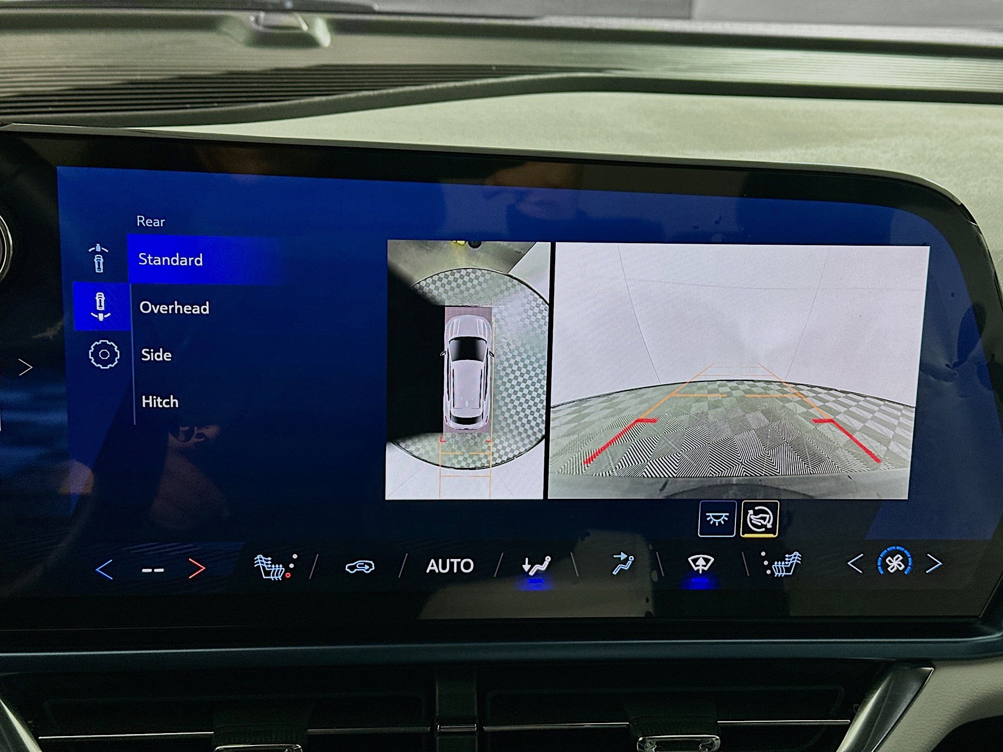 Used 2025 Chevrolet Equinox EV LT image 23