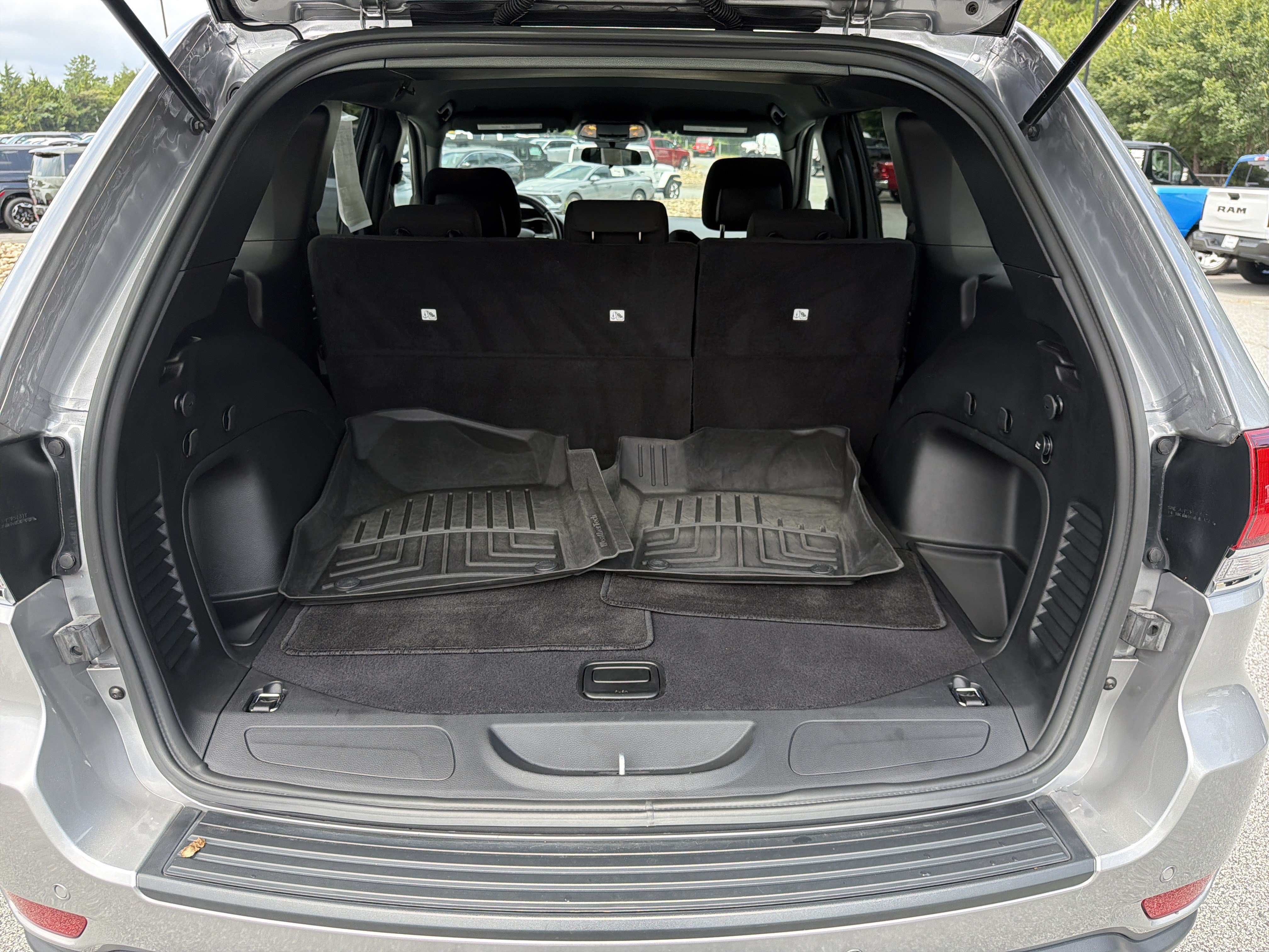 Used 2021 Jeep Grand Cherokee Laredo RWD image 22
