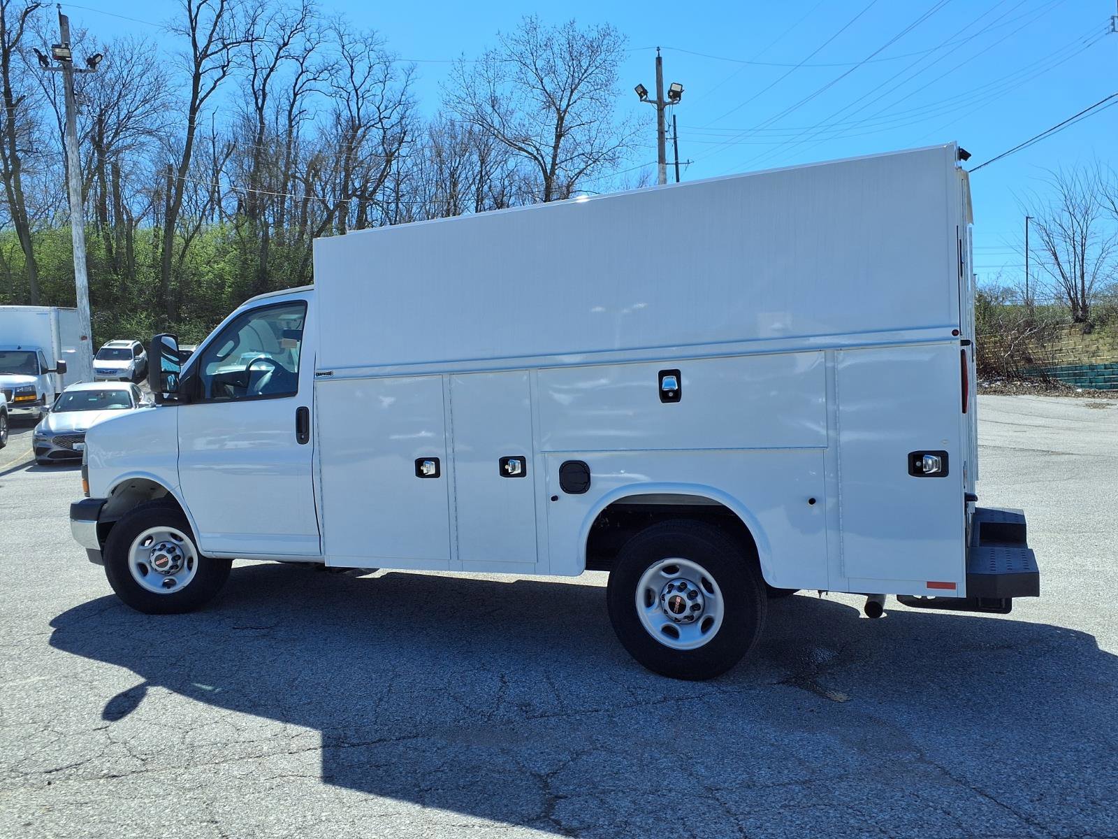 New 2025 GMC Savana 3500 w/ Power Convenience Package RWD image 24