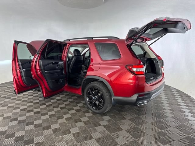 Certified 2025 Honda Pilot Touring image 20