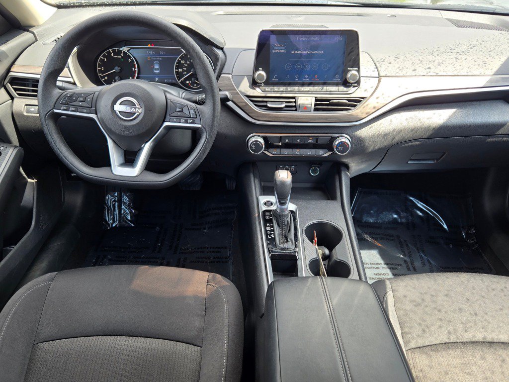 Used 2025 Nissan Altima 2.5 SV FWD image 18