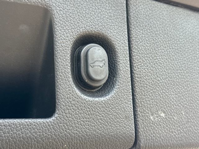 Certified 2016 GMC Yukon XL SLT w/ Open Road Package image 9