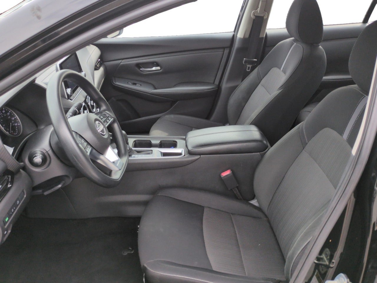 Used 2025 Nissan Sentra SV FWD image 14