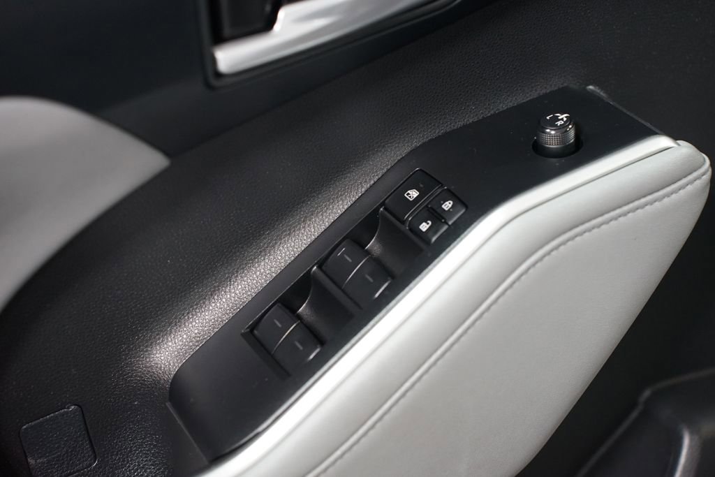 Used 2023 Toyota Highlander XLE image 32
