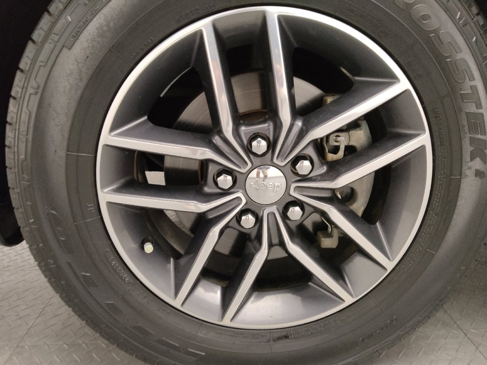 Used 2018 Jeep Grand Cherokee Limited w/ Trailer Tow Group IV image 31