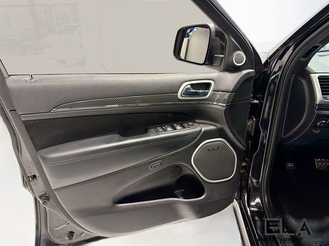 Used 2015 Jeep Grand Cherokee SRT image 19