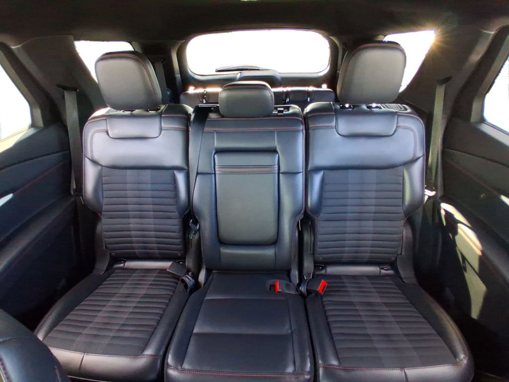 Certified 2025 Ford Explorer ST-Line w/ ST-Line Street Pack image 12