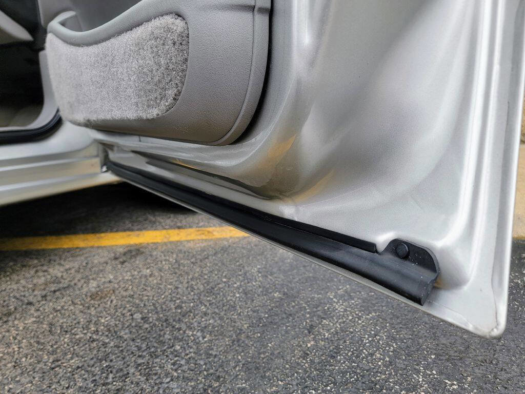 Used 2004 Buick Le Sabre Custom w/ Platinum Edition FWD image 30