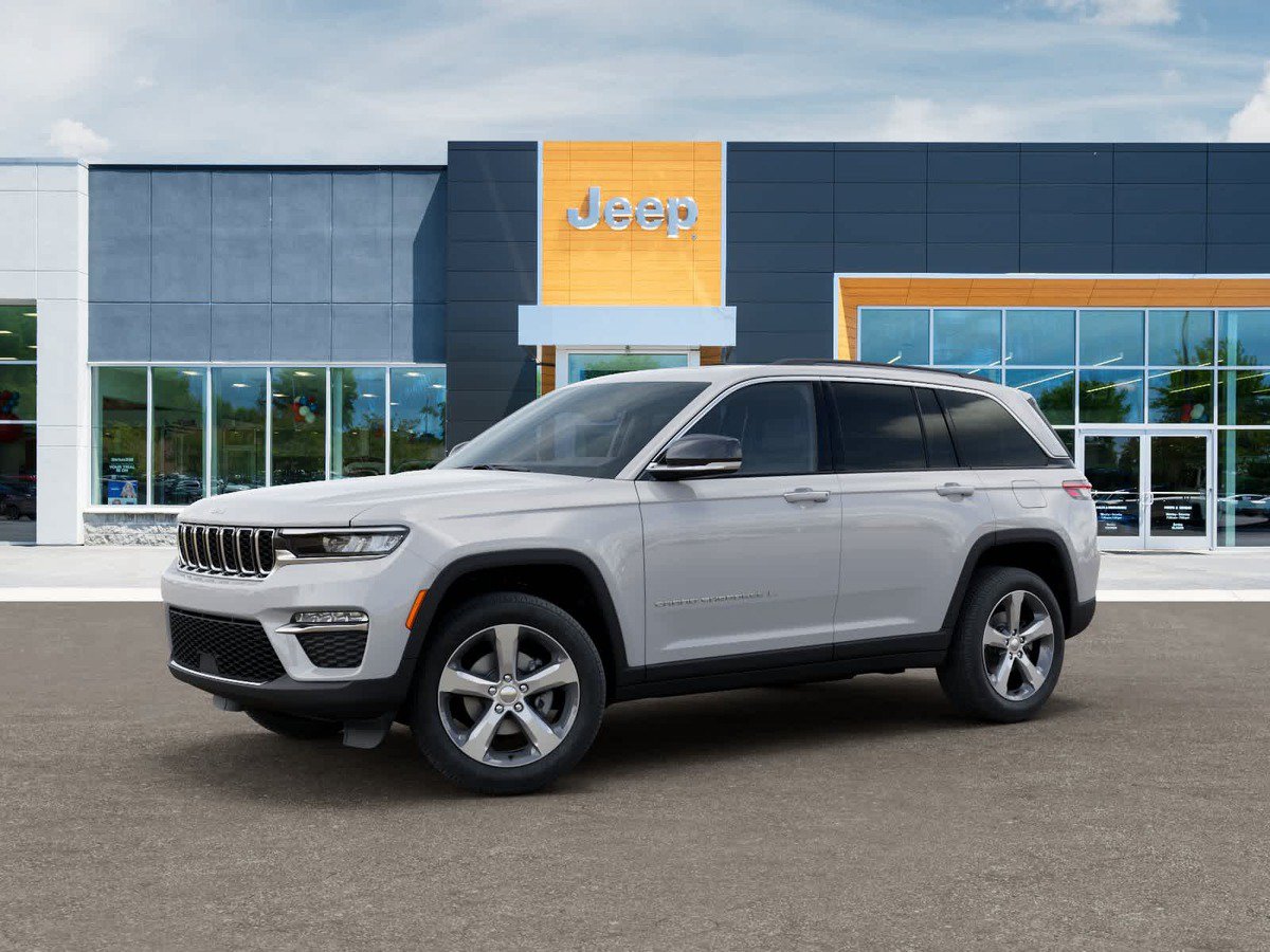 New 2025 Jeep Grand Cherokee Limited w/ Trailer Tow Package AWD/4WD image 2
