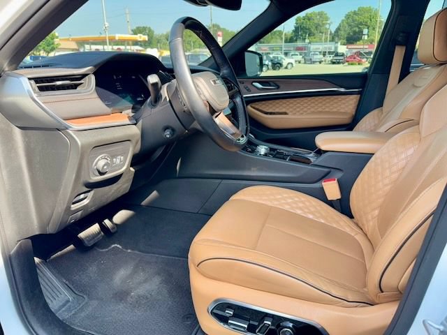 Used 2023 Jeep Grand Cherokee L Summit w/ Luxury Tech Group V AWD/4WD image 13
