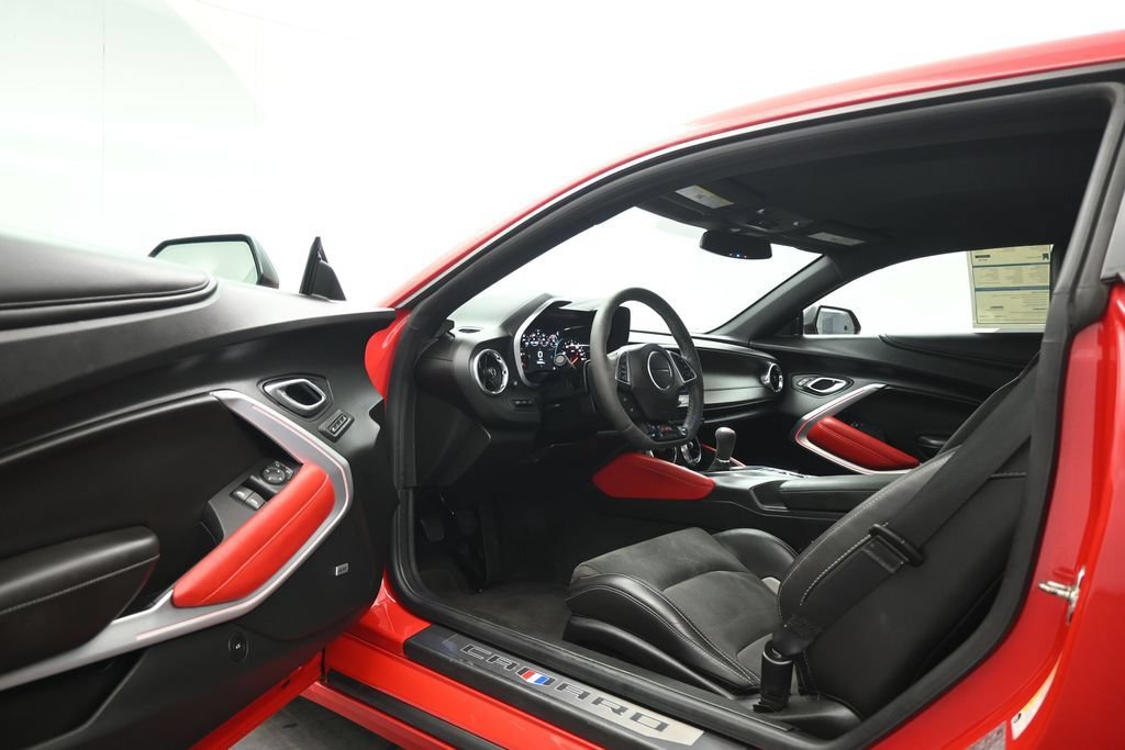 Used 2018 Chevrolet Camaro SS RWD image 7