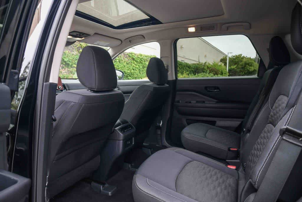 Used 2024 Nissan Pathfinder SV w/ SV Premium Package FWD image 19