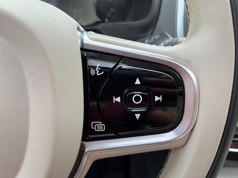 Used 2019 Volvo XC90 T6 Momentum w/ Protection Package Premier image 16