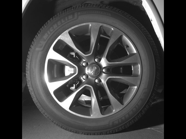 Used 2017 Jeep Grand Cherokee Overland RWD image 10