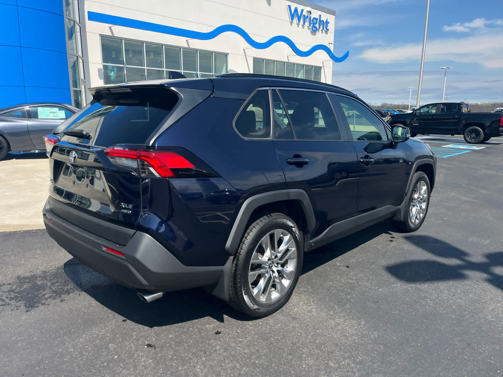 Used 2021 Toyota RAV4 XLE Premium image 15