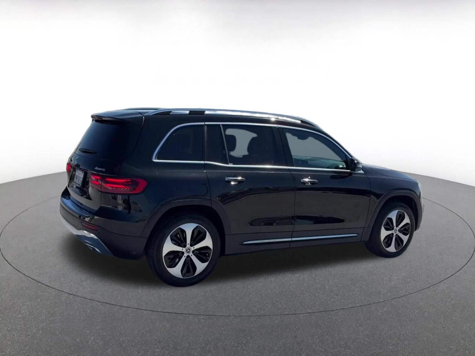 Used 2025 Mercedes-Benz GLB 250 4MATIC image 15