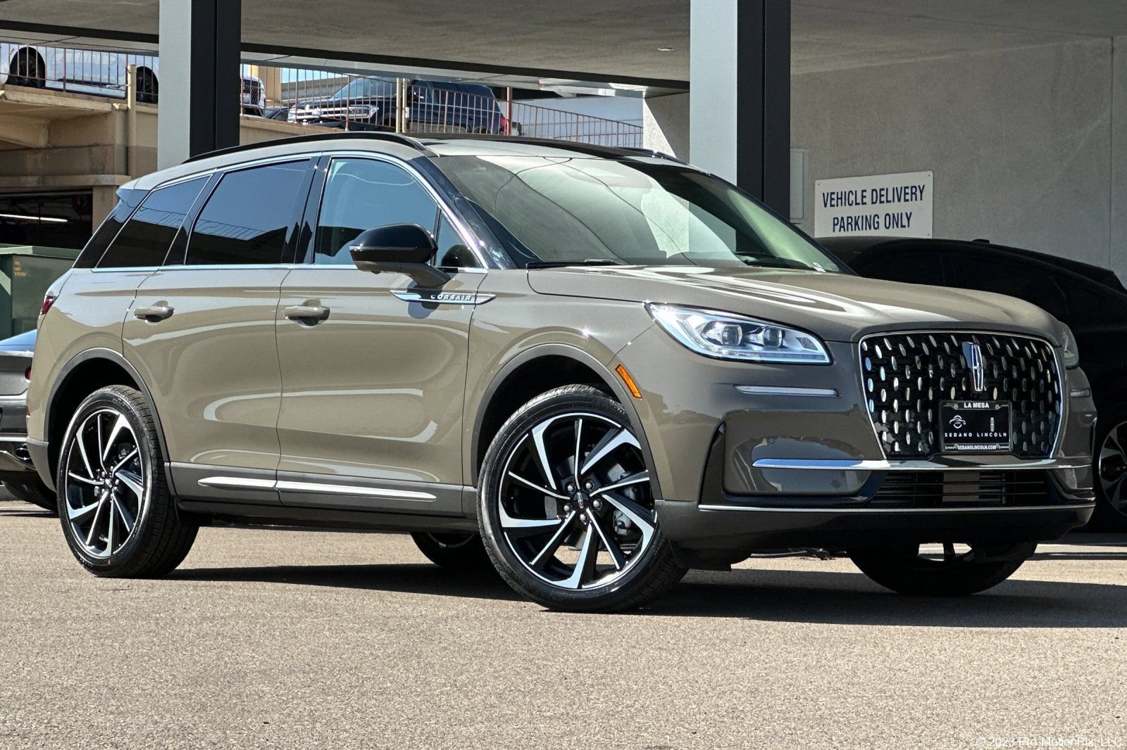 New 2025 Lincoln Corsair Reserve w/ Equipment Group 202A FWD image 1