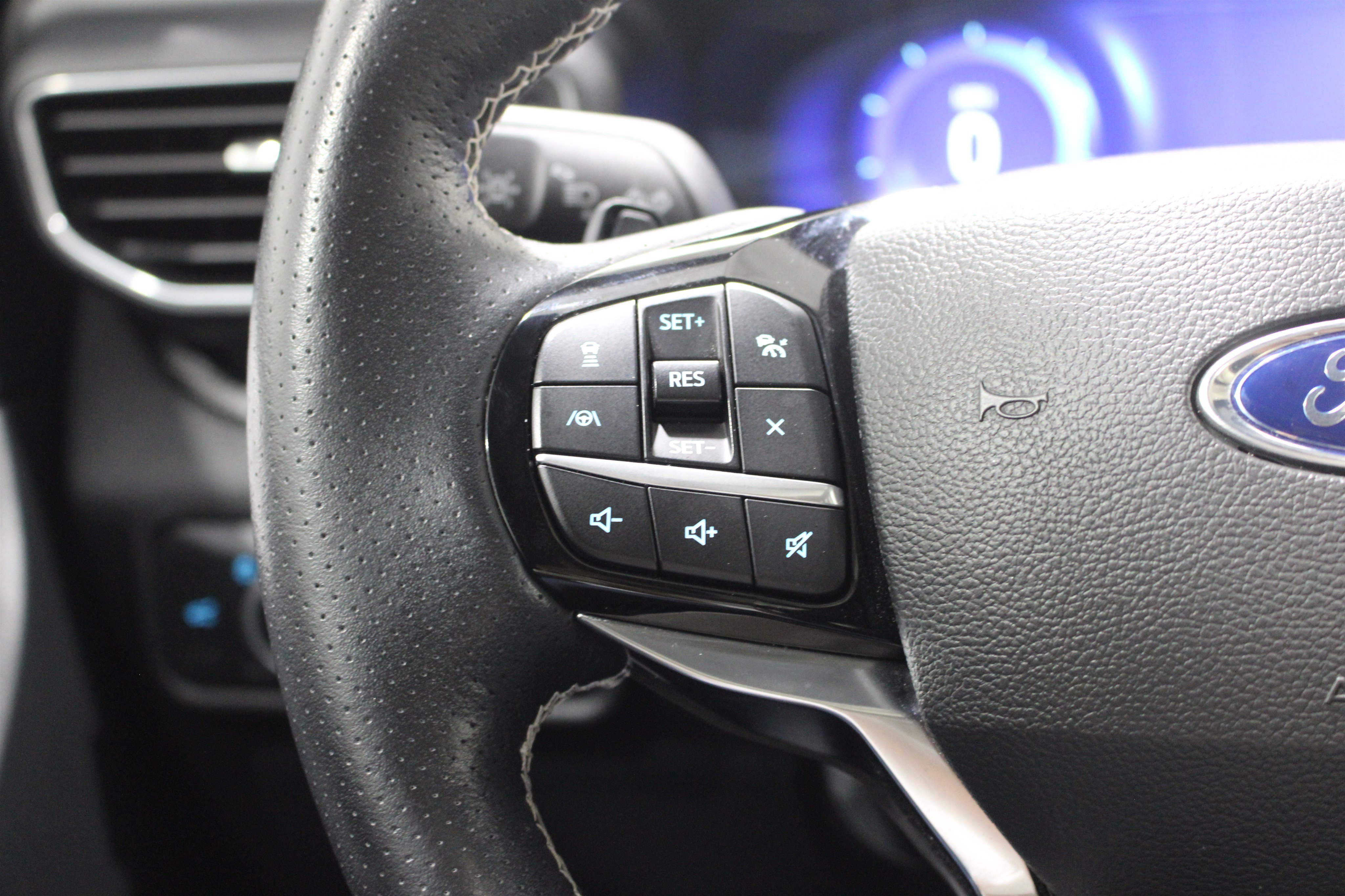 Used 2022 Ford Explorer ST w/ Equipment Group 401A AWD/4WD image 11