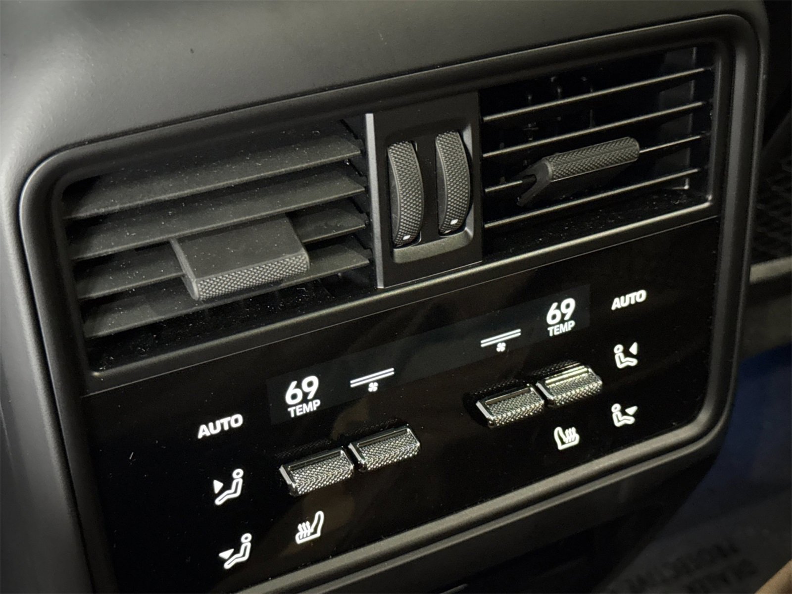 Used 2025 Porsche Cayenne Coupe image 15