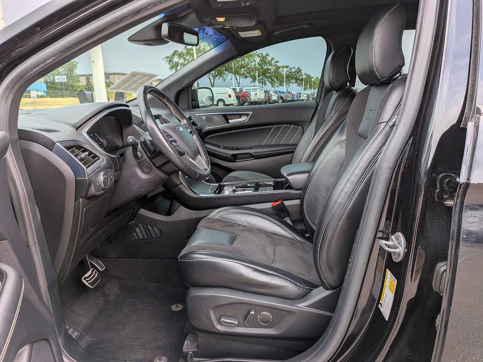 Used 2019 Ford Edge ST w/ Equipment Group 401A AWD/4WD image 14