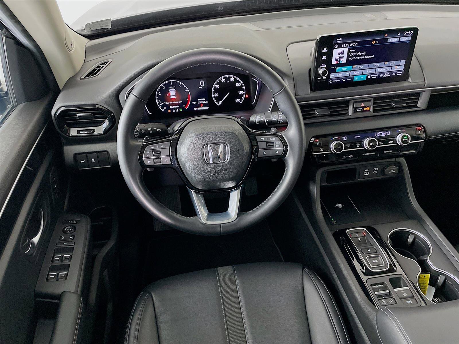 Used 2025 Honda Pilot Touring image 29