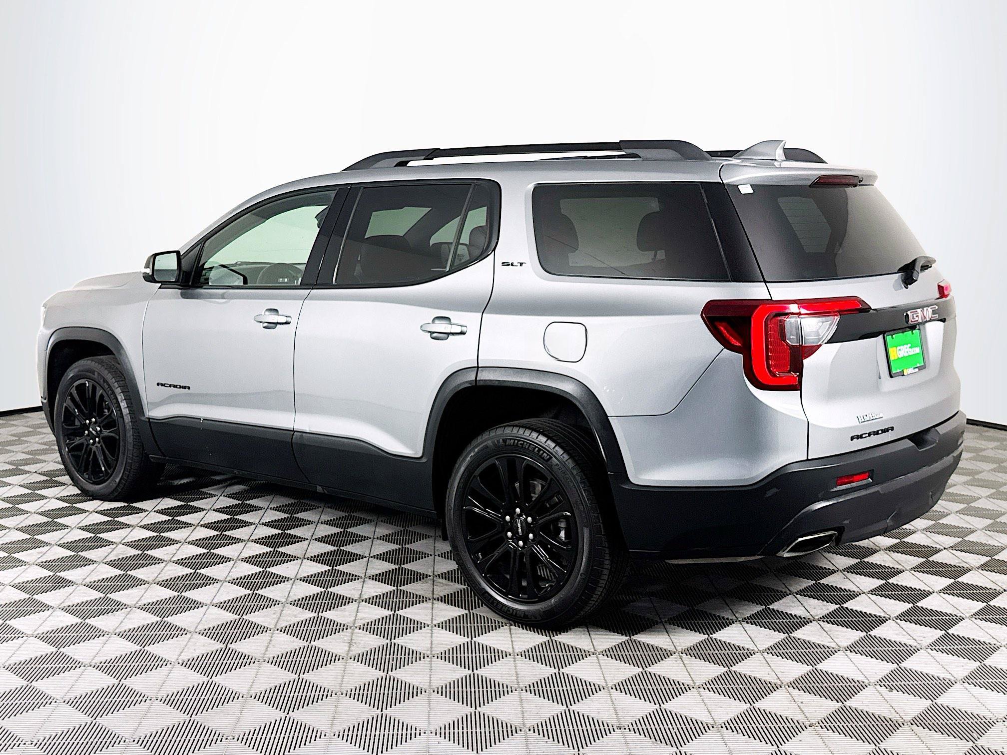 Used 2023 GMC Acadia SLT w/ Elevation Edition FWD image 6