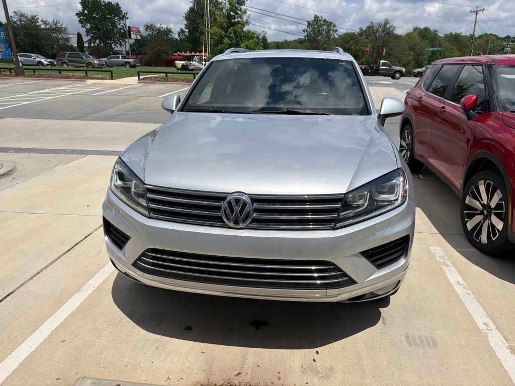 Used 2017 Volkswagen Touareg Wolfsburg Edition AWD/4WD image 2