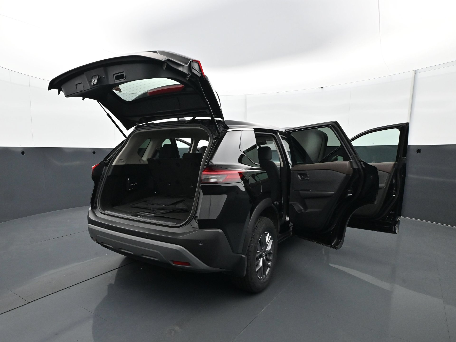 Used 2023 Nissan Rogue S AWD/4WD image 33