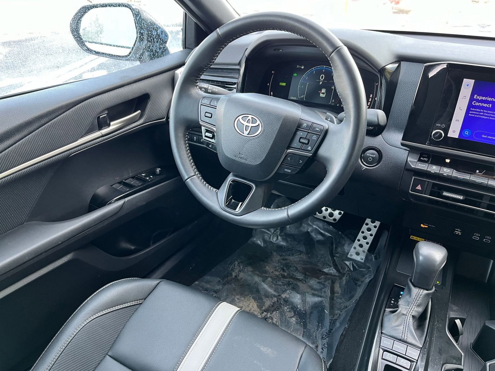 Used 2025 Toyota Camry SE FWD image 31