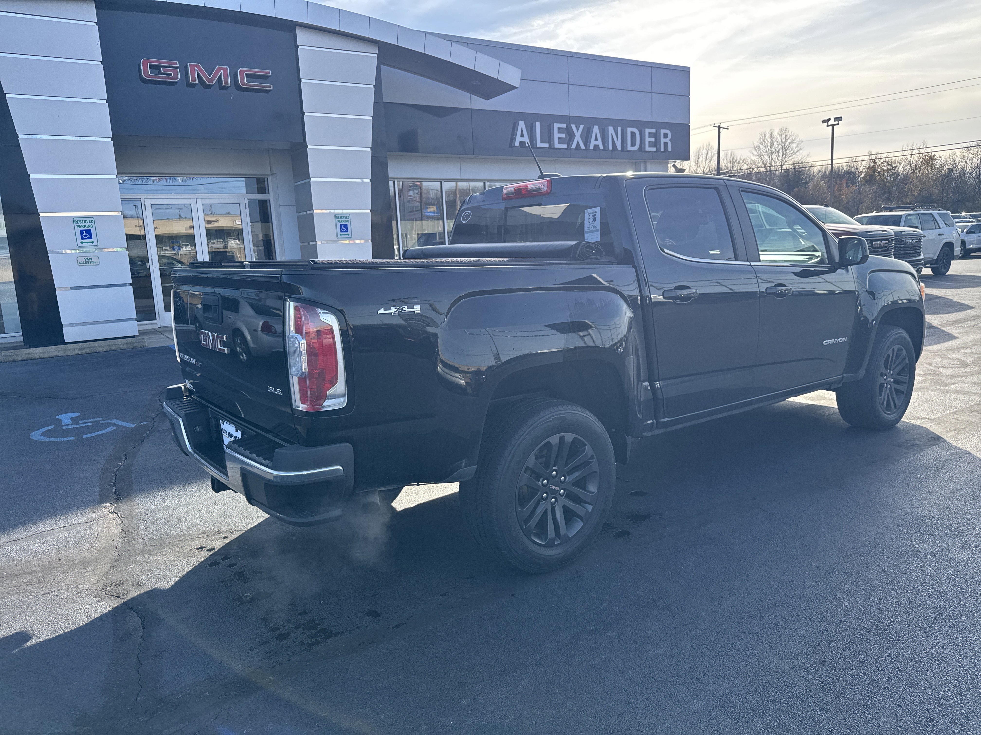 Used 2020 GMC Canyon SLE w/ Elevation Edition video 3