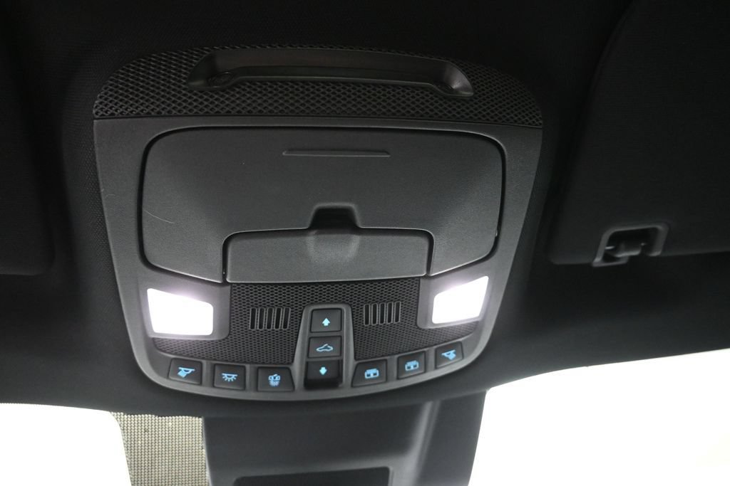 Used 2019 Ford Expedition Limited w/ Equipment Group 303A AWD/4WD image 2