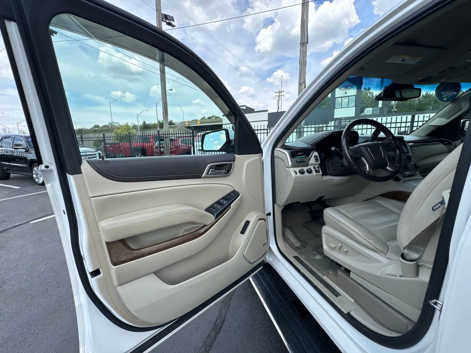 Used 2019 GMC Yukon XL Denali image 14